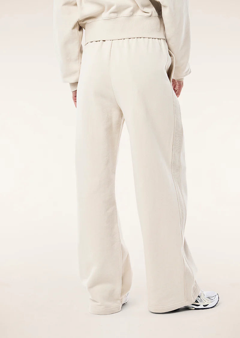 ADVENTURE TRACKPANT - CLOUD