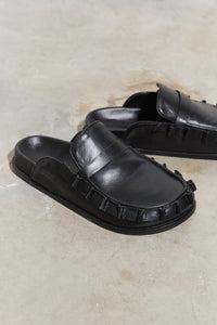 Malibu Frilly Mule Black
