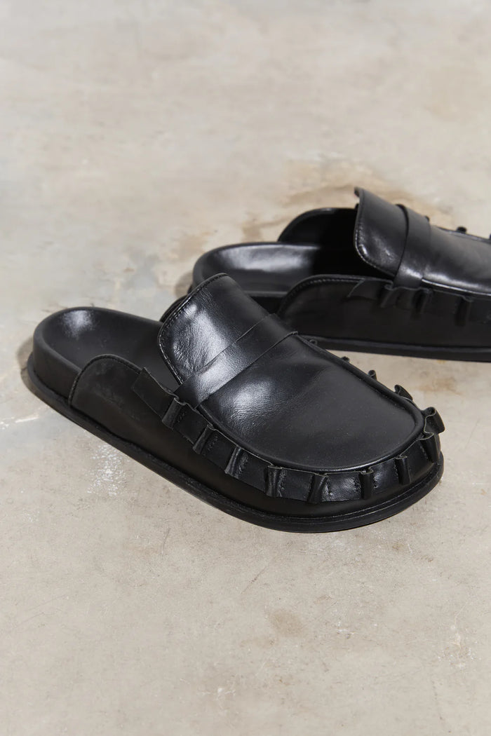 Malibu Frilly Mule Black