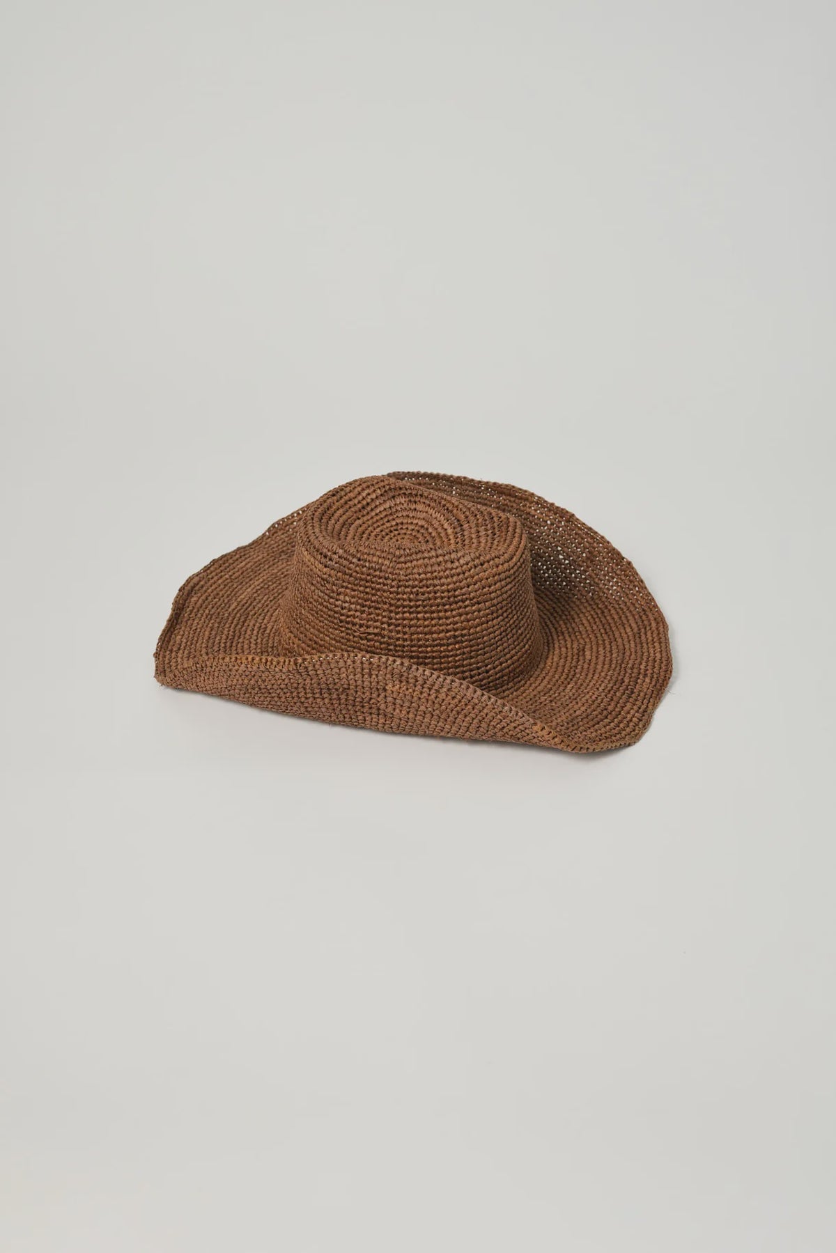 SARA HAT - COLA RAFFIA